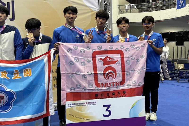 南大擊劍代表隊於115年全大運公開男生組銳劍團體賽勇奪銅牌，展現團隊默契與穩健競技實力。