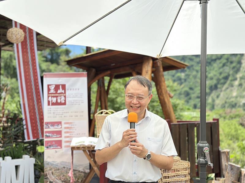 林業保育署臺中分署張弘毅分署長感謝大安溪左岸沿線部落社區共同推動傳統文化、山林共管等工作，透過本書將森林惠益跟居民共享。