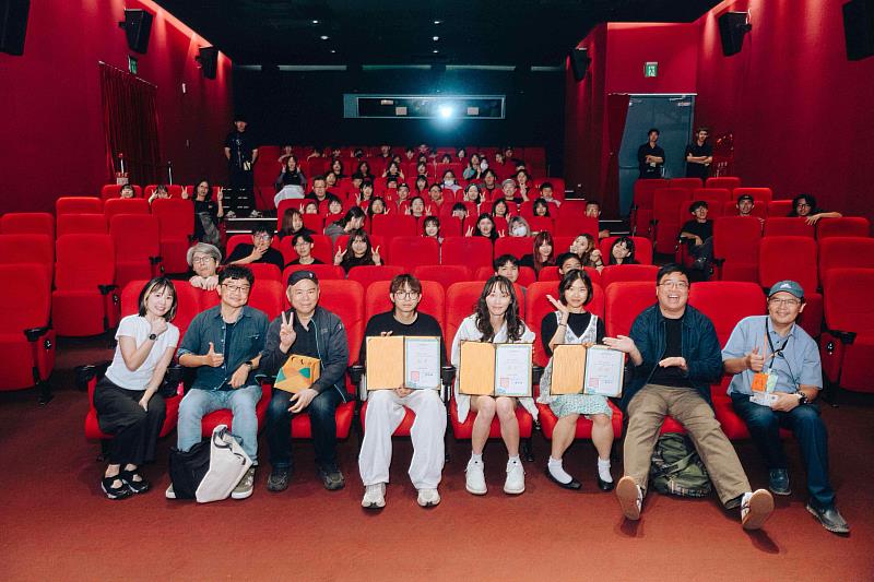視訊系第25屆畢業製作展演「當光在夢裡閃爍」成功閉幕。