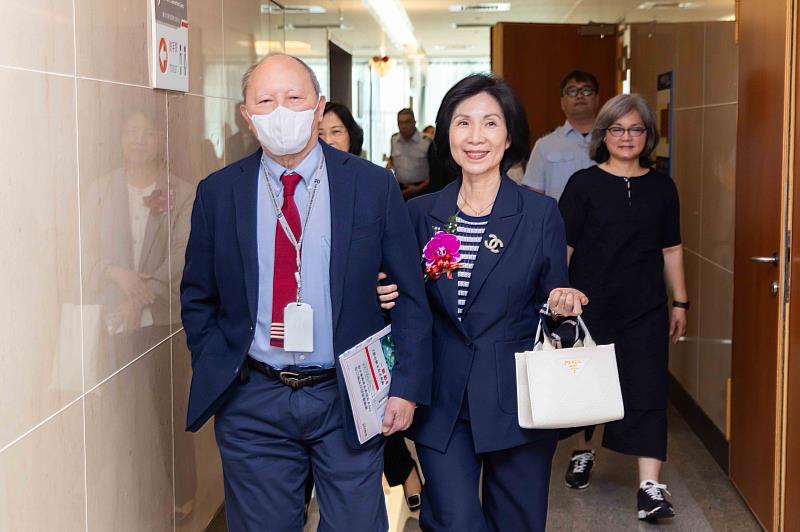 遠傳今（20）日召開股東常會，向股東說明2025年營運成果與未來布局。副董事長徐旭平、總經理井琪出席。