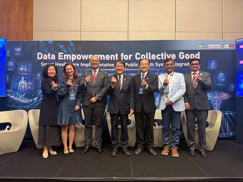 Group Photo with Distinguished Guests