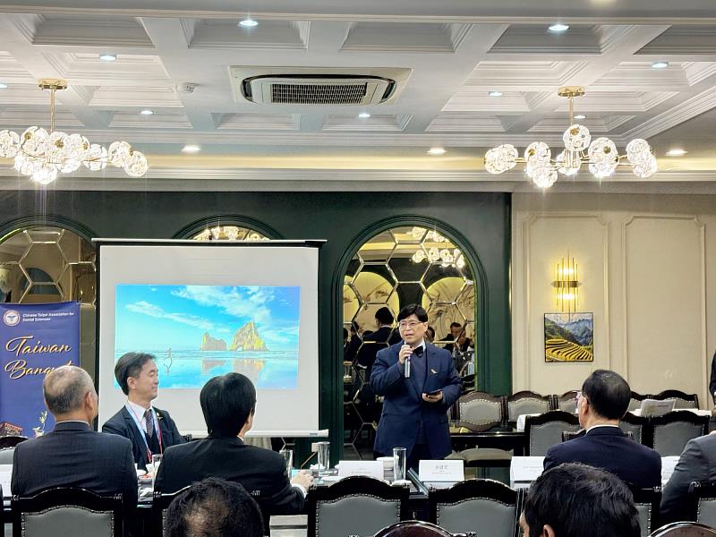 中國醫藥大學牙醫學系主任余建宏教授於第47屆亞太牙醫聯盟大會分享台灣 AI 與牙科發展。