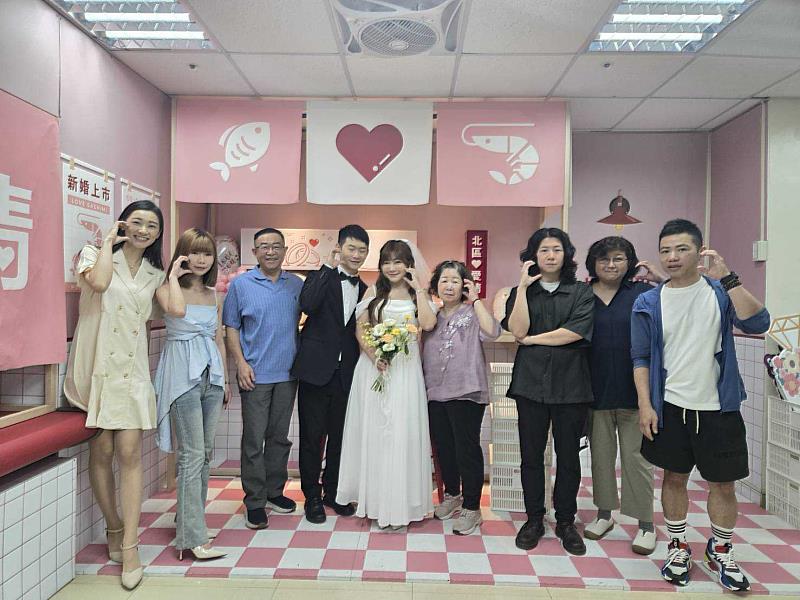 結婚新人及親友(北戶)