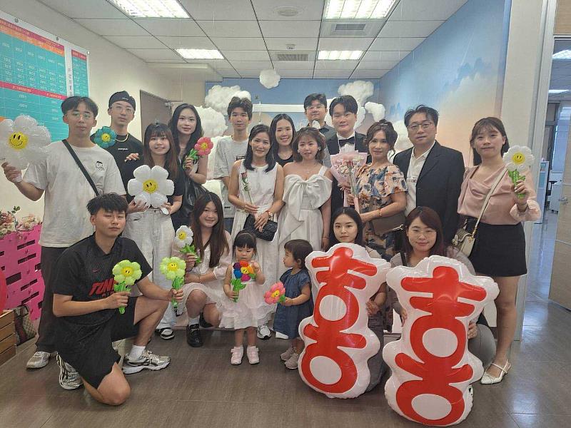 結婚新人及親友(香戶)