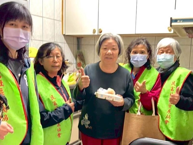 志工們關懷獨居長者