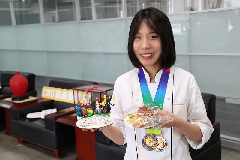 嘉藥藥學系劉玟汝在「造型創意杯子蛋糕組」奪得銀牌。