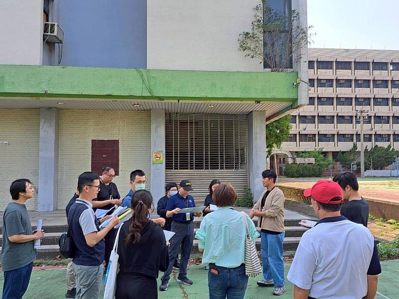 謝育哲局長及市府團隊攜手演唱會執行團隊進行場勘。