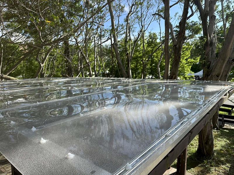新竹公園孔廟旁花架座椅區增設雨遮。