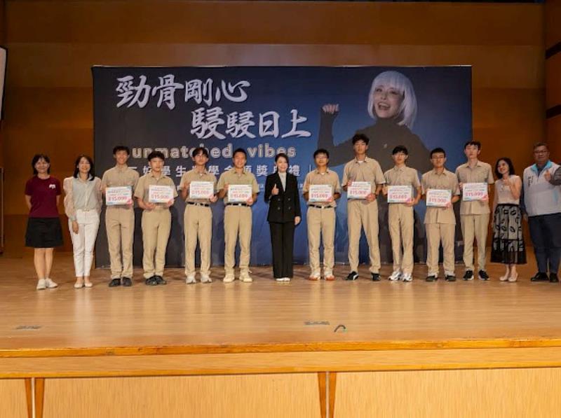高虹安受邀潤聲教育基金會三好獎學金頒獎 勉學子品德學業體能均衡發展