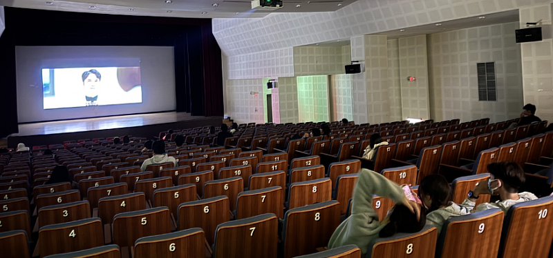 《BIG》電影欣賞活動，透過影片傳遞生命教育與珍惜健康的重要理念。