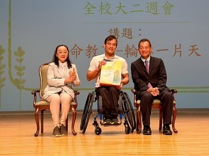 生命鬥士走進校園 輪椅舞者鄭自強分享逆境翻轉人生