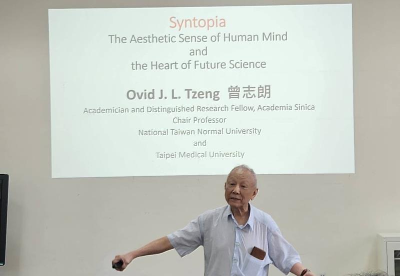 亞大推深度閱讀 曾志朗解碼AI時代教育關鍵