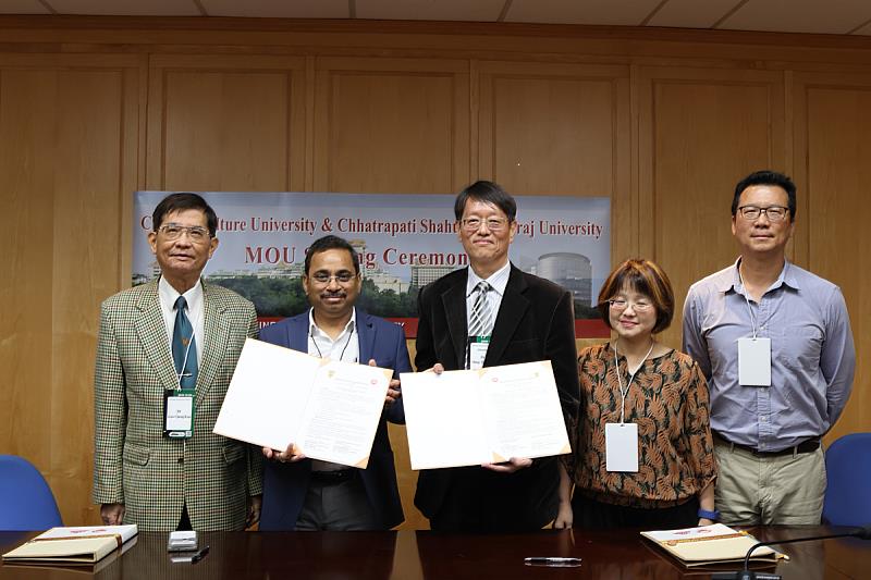 印度CSJM University商業管理學院院長Sudhanshu Pandiya教授來台參與研討會，並與文化大學國際暨外語學院簽署合作備忘錄，拓展國際交流合作。