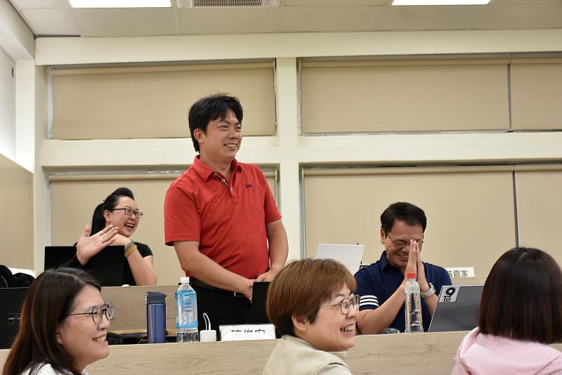 南大管理學院EMBA邀請加拿大學者Wenyao Zhao蒞校演講，帶領學生從日常平台使用經驗切入，認識平台經濟與數位商業模式。