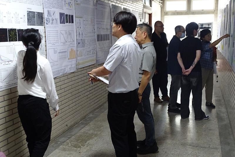 南大材料科學系學生分享實驗設計與研究成果，從材料分析到應用發想，呈現跨域整合與實作能力。