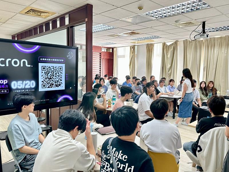 台灣美光企業代表分享科技產業發展趨勢、求職準備方向以及企業實際招募經驗。