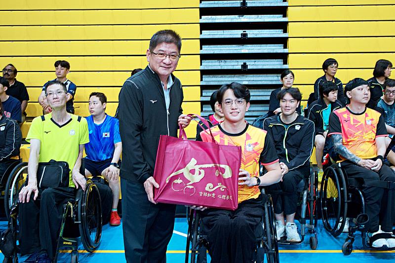 文化大學傑出校友、運動部常務次長洪志昌親臨賽事觀賽，肯定文大長期投入運動人才培育成果。