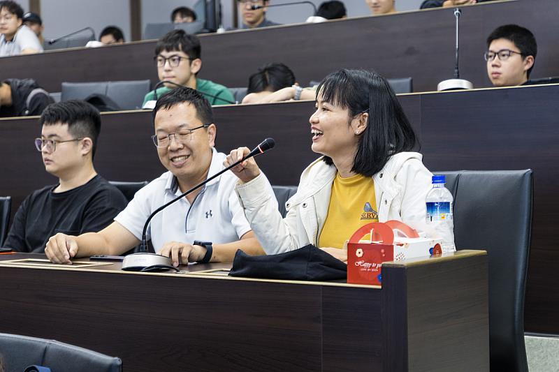 現場的海大學生也踴躍向戴聖堅總經理發問。