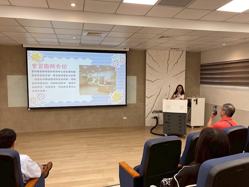 實習生鄭蕎翎發表農科園區教保中心。