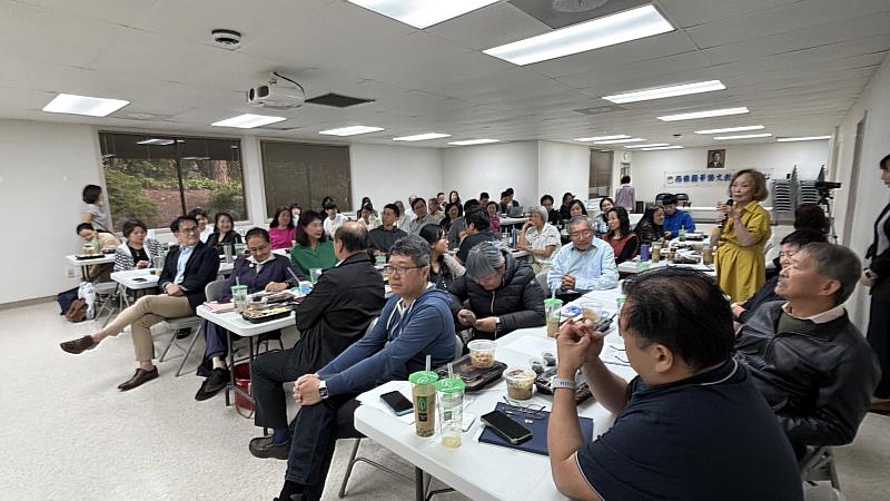 大西雅圖地區榮譽職人員、社團僑領及僑界代表共約70人。