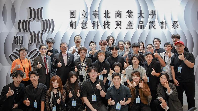 北商大3系閃耀2026新一代設計展 校長任立中親率團巡展見證跨域成果