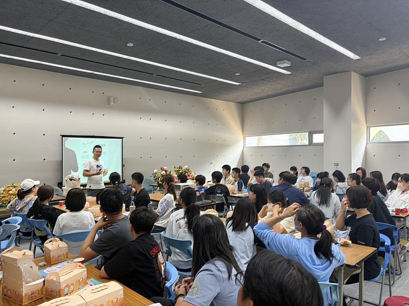 市府於建功高中校舍擴建工程現場辦理「生態檢核與都市友蛇環境教育」訓練課程。