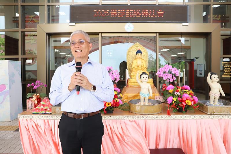 南華大學舉辦抄經浴佛活動，高俊雄校長致詞。