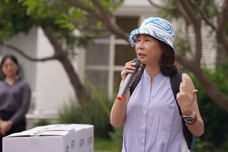 圖為仁大資訊股份有限公司董事長林士茵今日於阿尼色弗兒童之家分享企業永續理念,期盼持續支持有機耕作與公益關懷。