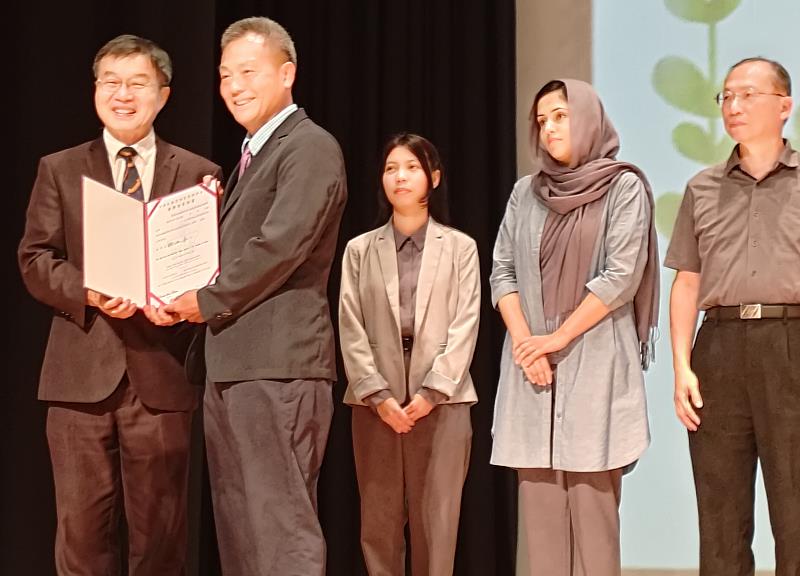 傅國樑校長榮獲「斐陶斐榮譽學會」榮譽會員，由雲科大巫銘昌付校長頒贈