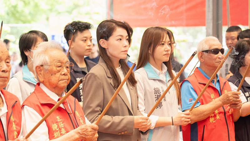 市長高虹安上香。