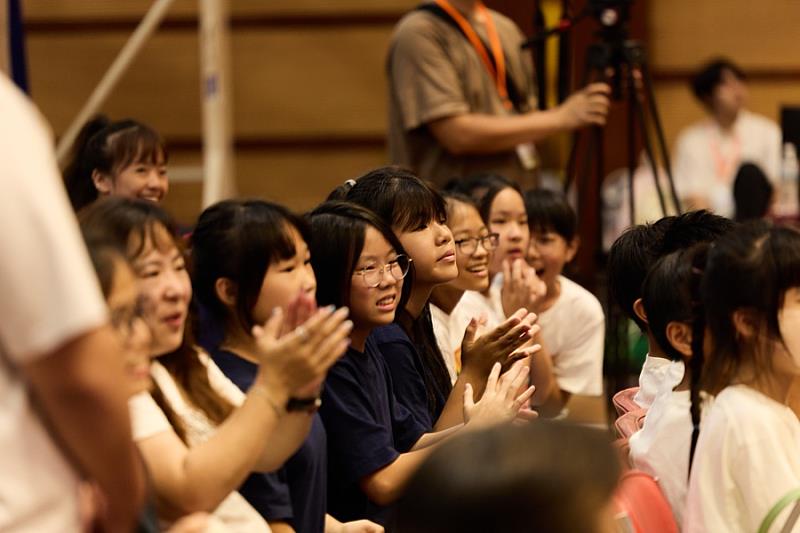 圖4 客委會鼓勵學子在比賽結束後，繼續在家庭、校園與社區中使用客語，讓客語成為日常生活中「聽得到、也用得到」的語言。