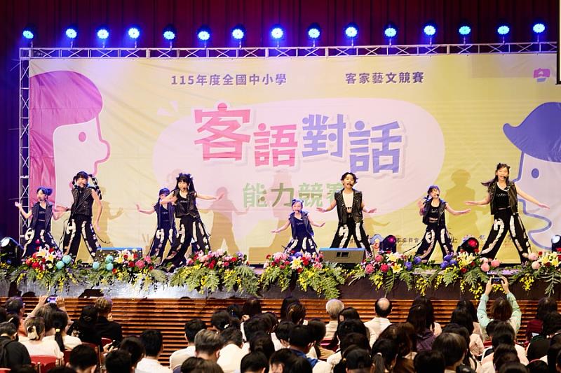 圖2 搖滾童謠為現場帶來精彩的表演