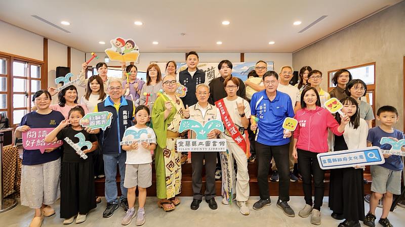 林茂盛代理縣長與現場貴賓、選手及民眾大合照。