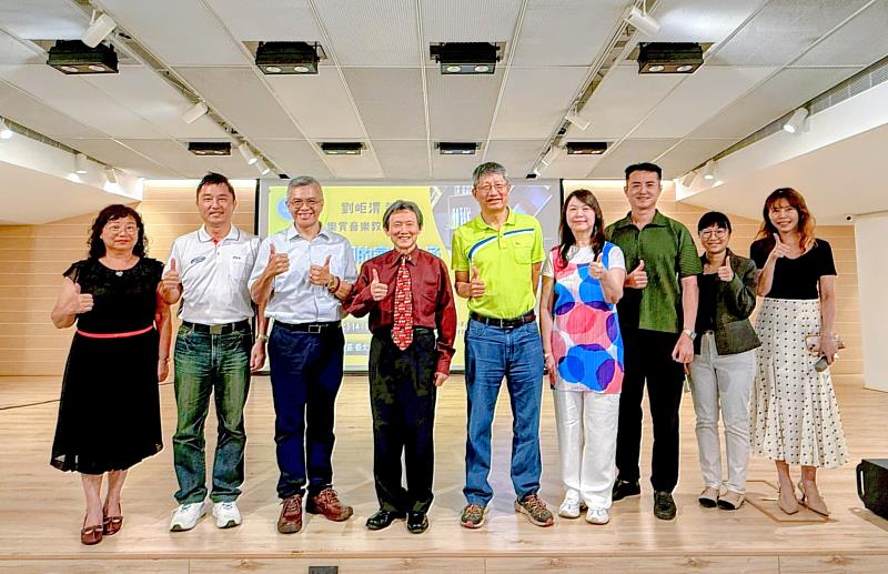 高科大企管系師生與校友齊聚建工校區藝文中心，聆聽歌劇美學講座。