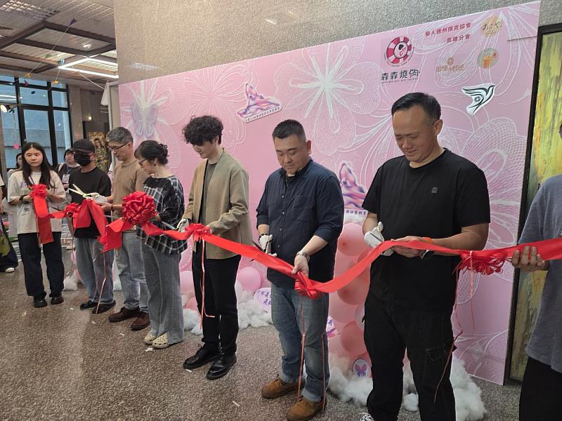 文藻外大傳藝系畢業展開幕式剪綵