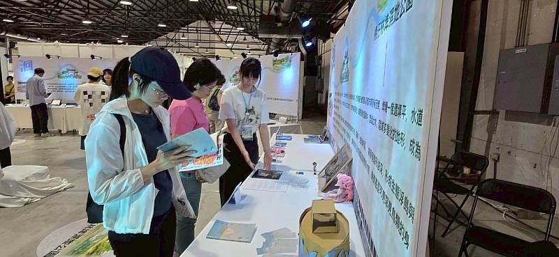 文藻外語大學應用華語文系畢業展受邀參加青春設計節，展現學生在華語教學設計、語言創作、文化敘事與策展實務上的跨域整合能力。