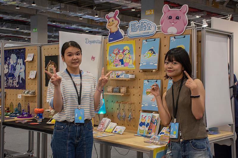 世新圖傳畢製作品《腦內胺全中央促進署》讓成癮知識的傳達多了辨識度。(世新大學提供)