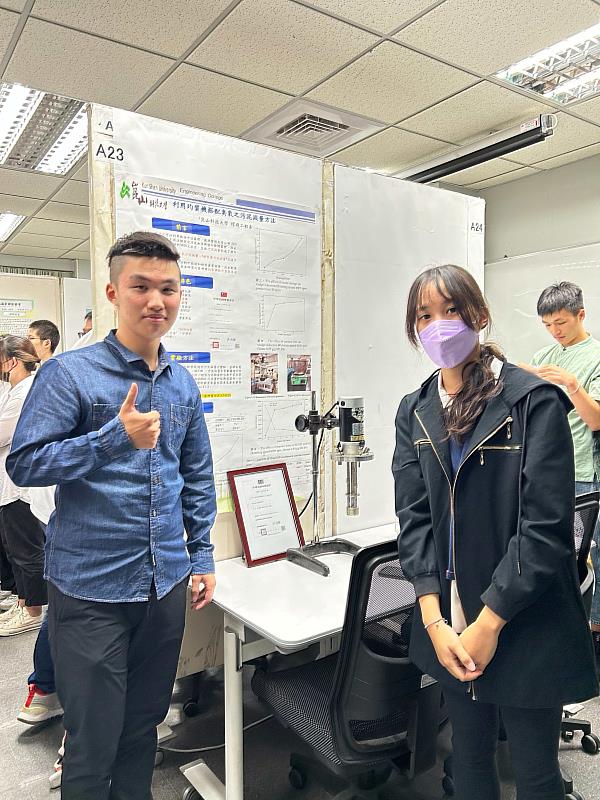 陳采蘋(右)參與2023能源暨工程創意競賽，提升實戰經歷