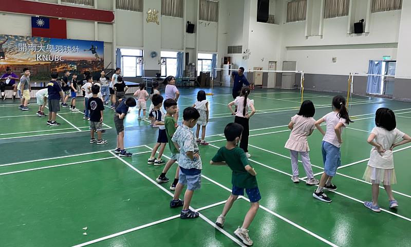 體適能與羽球活動讓孩子盡情放電，在運動中建立自信與健康活力