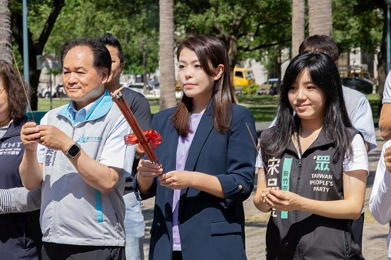 市長高虹安進行上香祈福儀式。