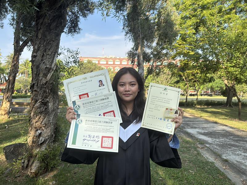 電機系菲籍生馬冬妮在台就學學業與實習並進，獲科技業留任肯定。