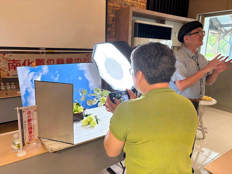 南化DOC與南化農會合作手機攝影課程。