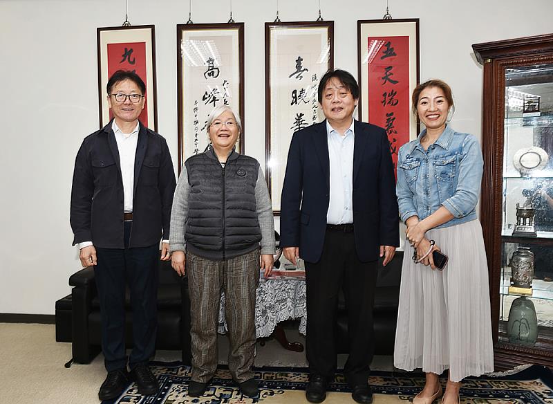 文化大學與蕭永瑞學姐交流未來合作方向，期盼推動師生交流、實習合作及教學資源共享，攜手開創教育新篇章。