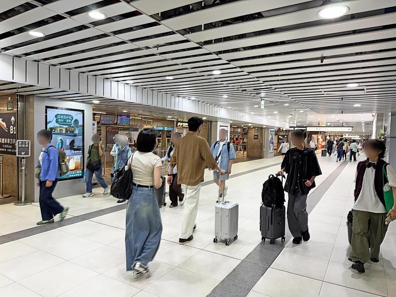 高鐵台北車站高人流數位螢幕成為公益議題曝光平台,提升社會關注與參與機會。(台灣摩菲爾提供)