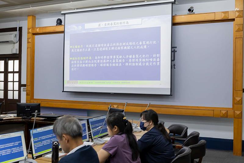 高虹安市長召開「毒駕零容忍防制會議」，全面強化安全防線守護市民。