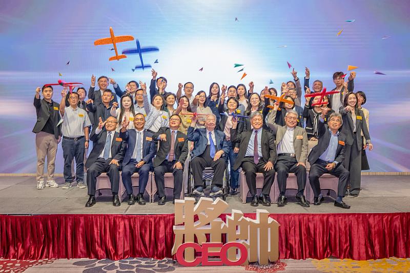 「榮耀領航，將帥起飛」，在顧問及歷屆將帥會副會長的見證下，第12屆將帥班正式開訓！