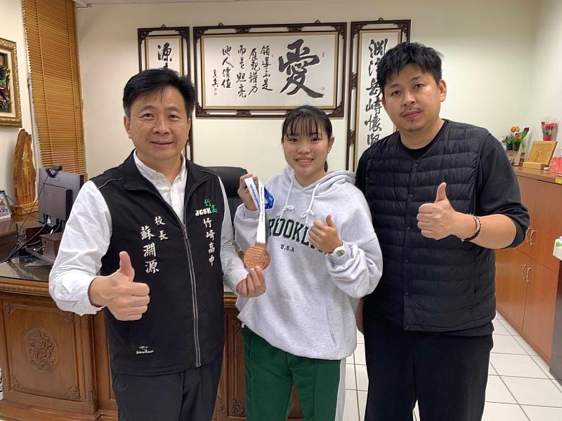 嘉義縣竹崎高中蕭安宇榮獲2026總統教育獎