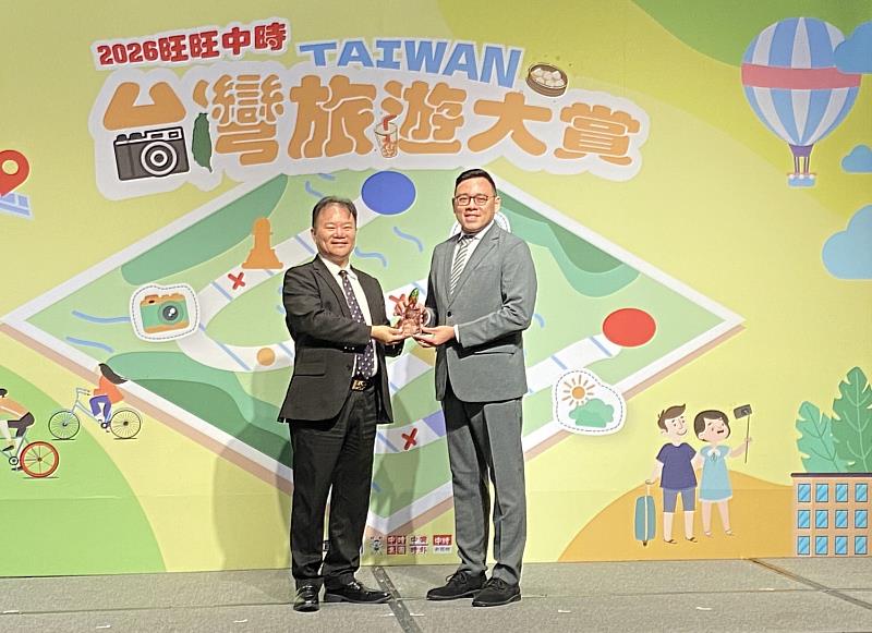 副社長王儒哲頒獎予城銷處長林昱志。