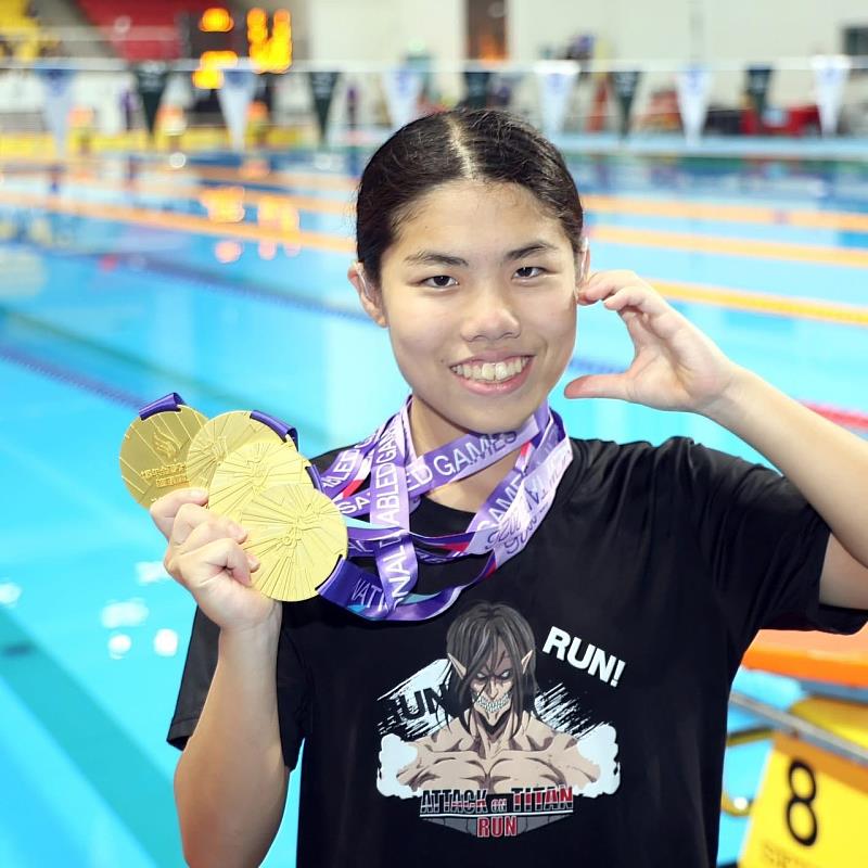 聽覺障礙女子組游泳李翊菱勇奪11面金牌。