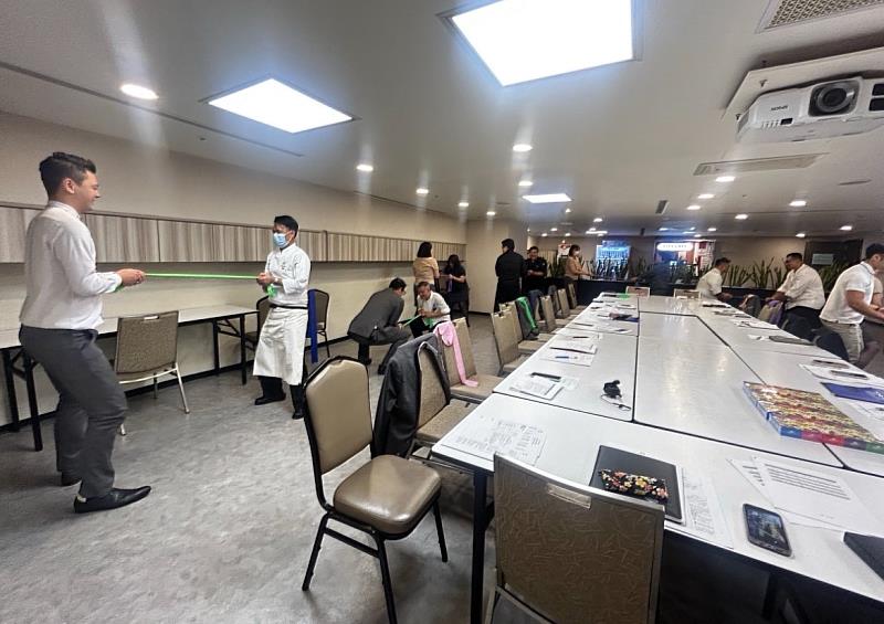 美福飯店管理顧問股份有限公司辦理彈力繩訓練。